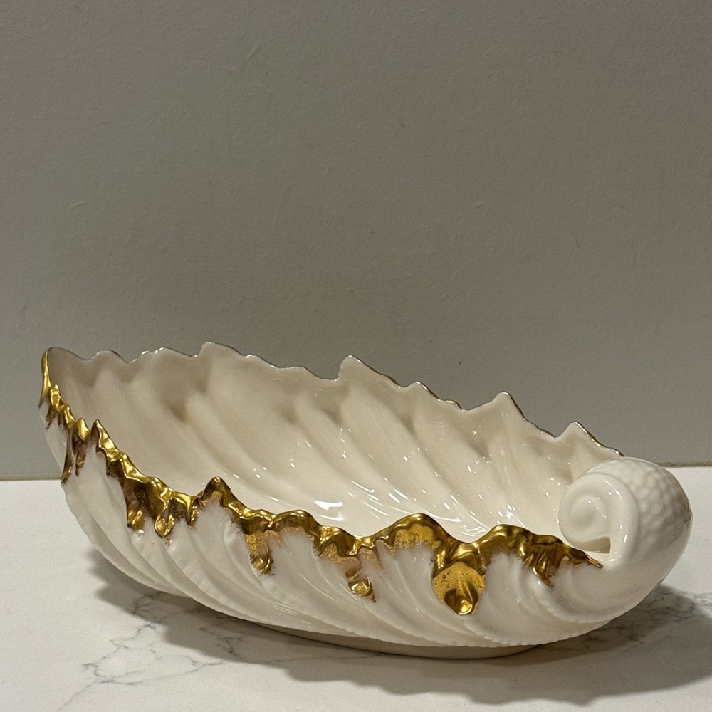 Lenox Acanthus Ivory and 24k Gold Porcelain Leaf Bowl - Picture 2 of 10
